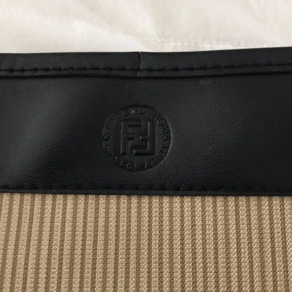 Authentic Fendi makeup bag - Picture 2 of 13